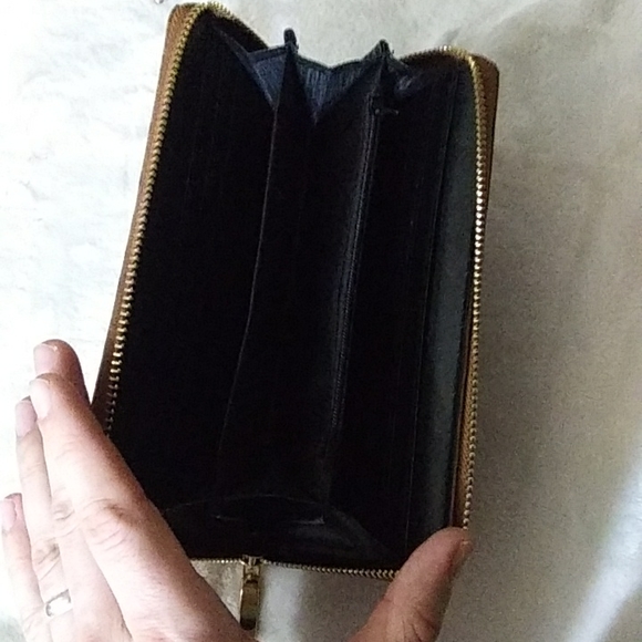 Woman's wallet - Picture 2 of 2